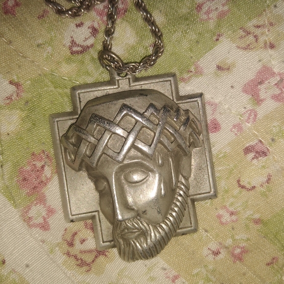 Cathedral Pewter, Jesus with the crown of thorns. - Picture 1 of 3